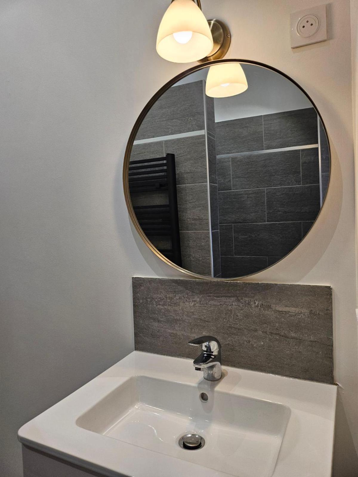 Agreable Logement Avec Terrasse Saint-Victoret Dış mekan fotoğraf